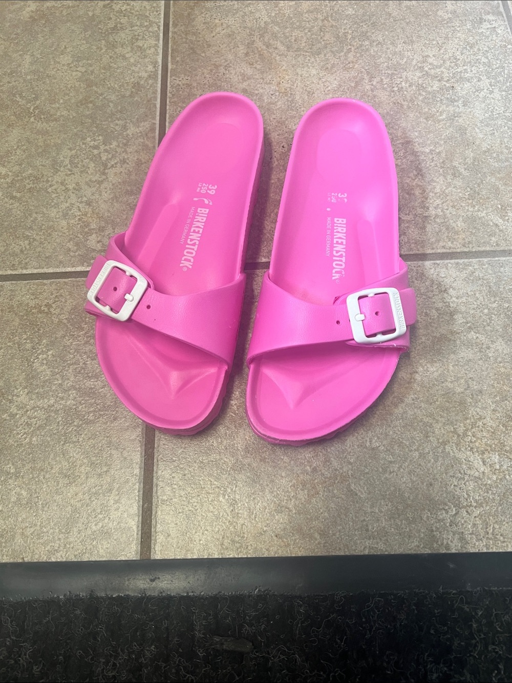 Birkenstock Kids EVA Slide in Hot Pink with White Buckles size 39 size 8